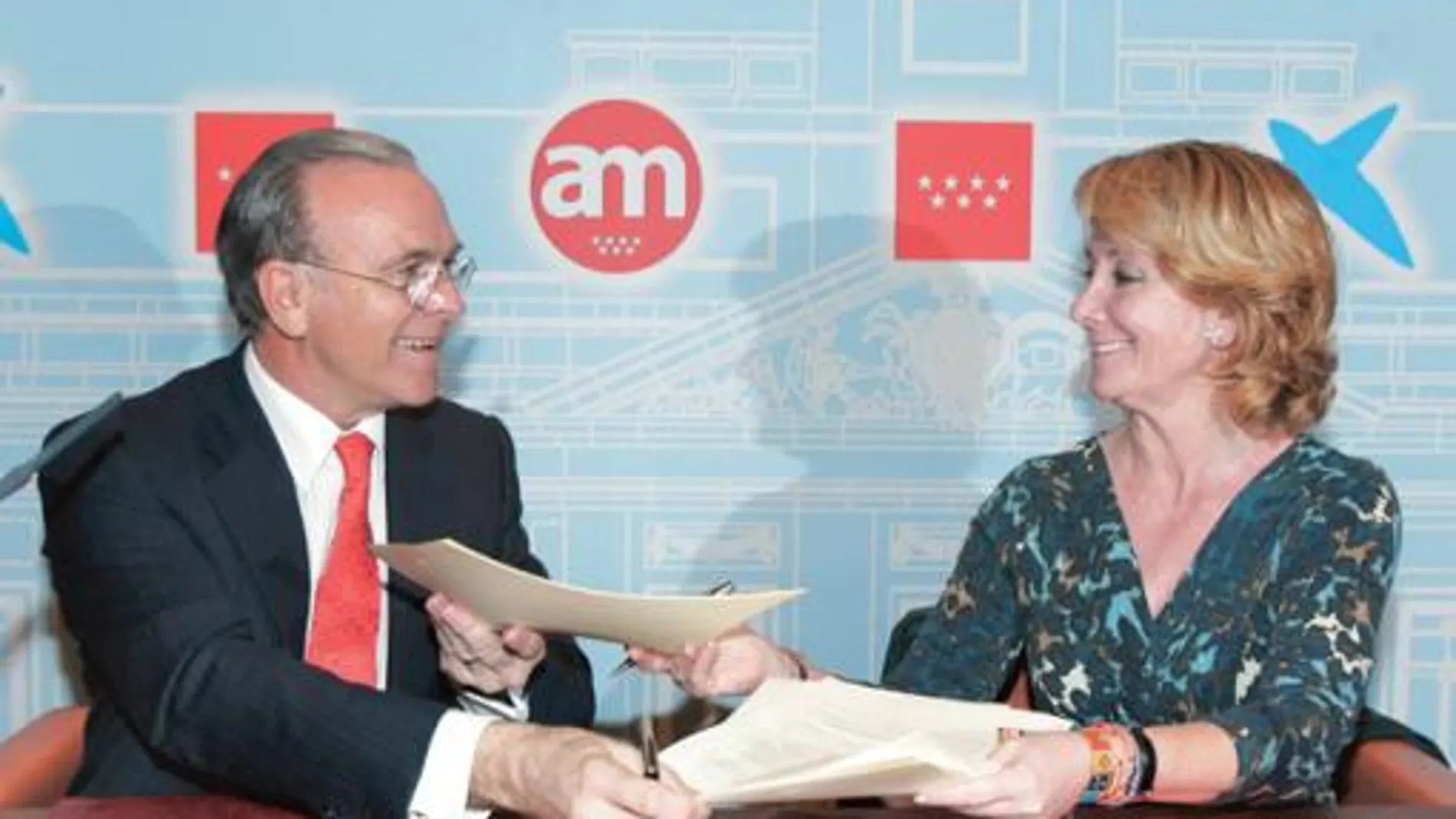 Isidro Fainé y Esperanza Aguirre firman el acuerdo de colaboración