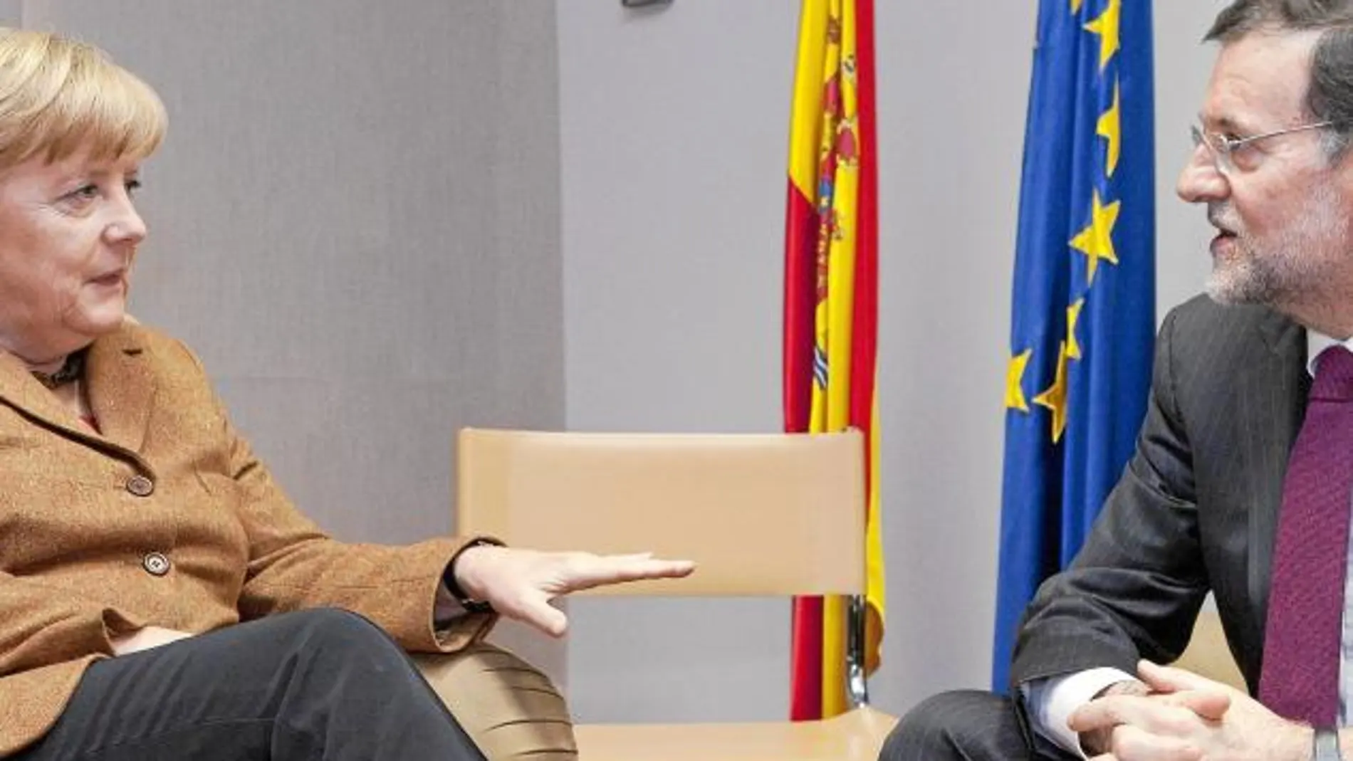 Rajoy no renuncia ante Merkel a que Cañete sea comisario en la UE
