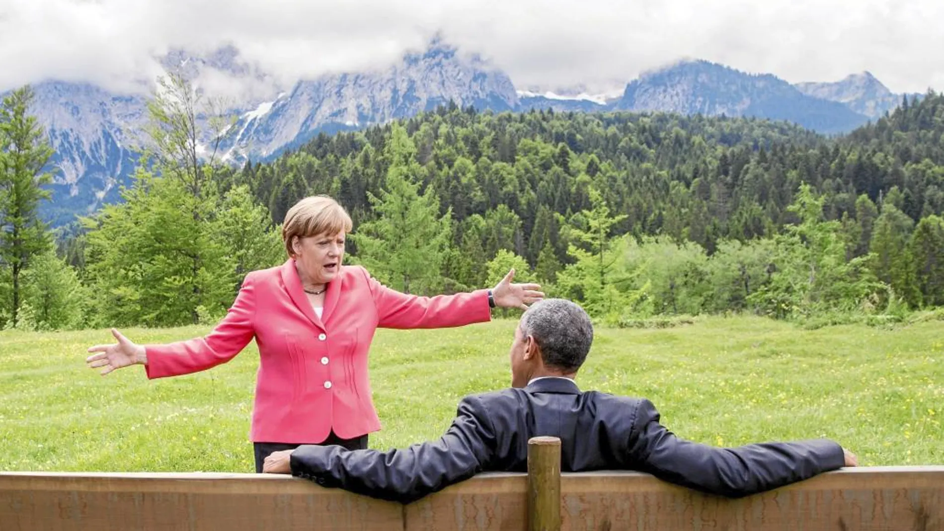 La canciller Merkel conversa con Barack Obama en el palacio de Elmau (Baviera) durante la cumbre del G-7