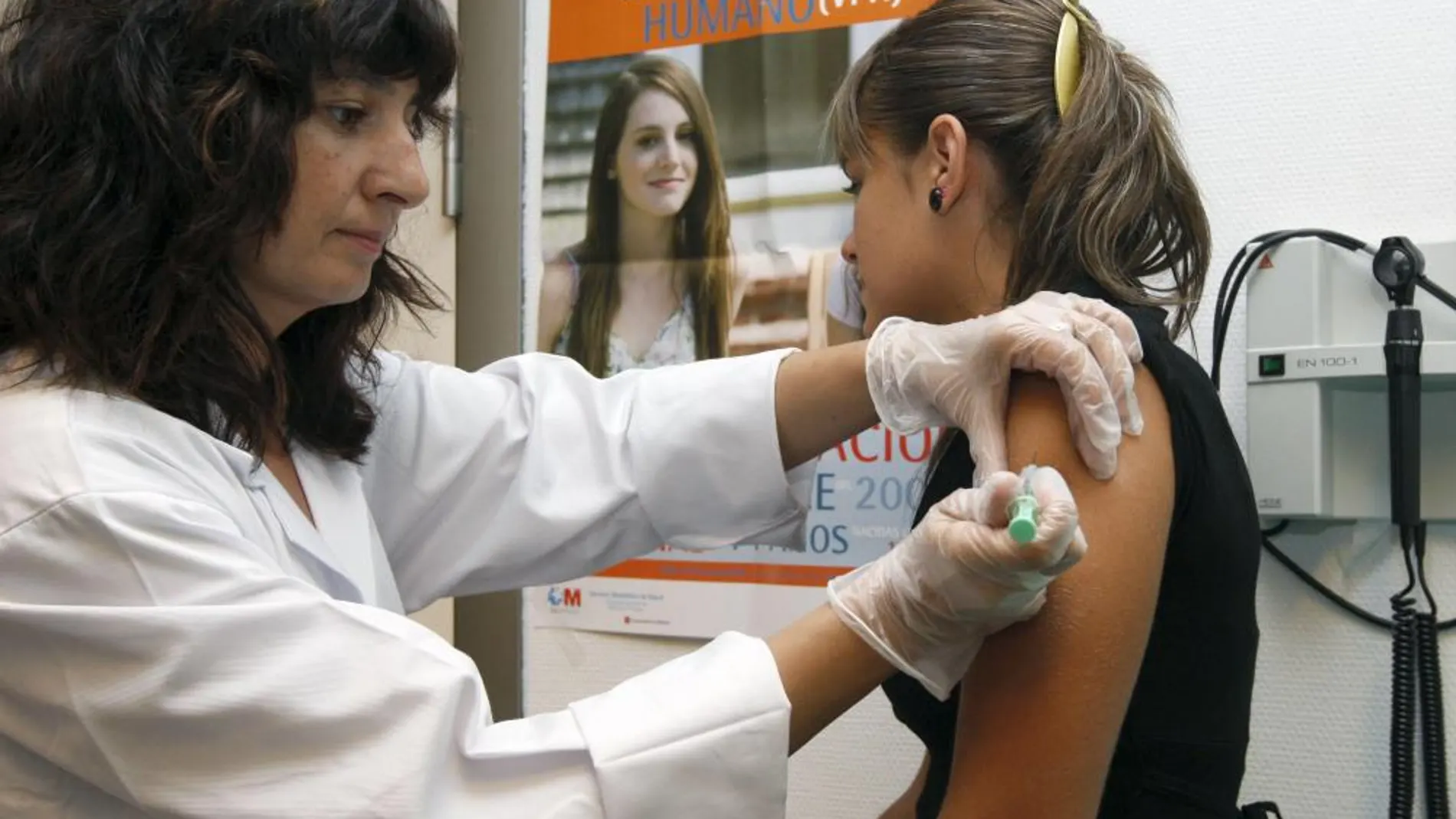 La vacunación es vital para combatir el cáncer de cuello uterino