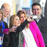 Susana Díaz, junto a su portavoz parlamentario Mario Jiménez, entre otros