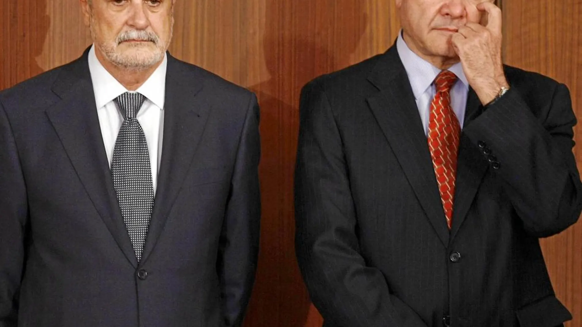 Los dos ex presidentes se muestran confiados en que sus responsabilidades se detendrán en la esfera de lo político