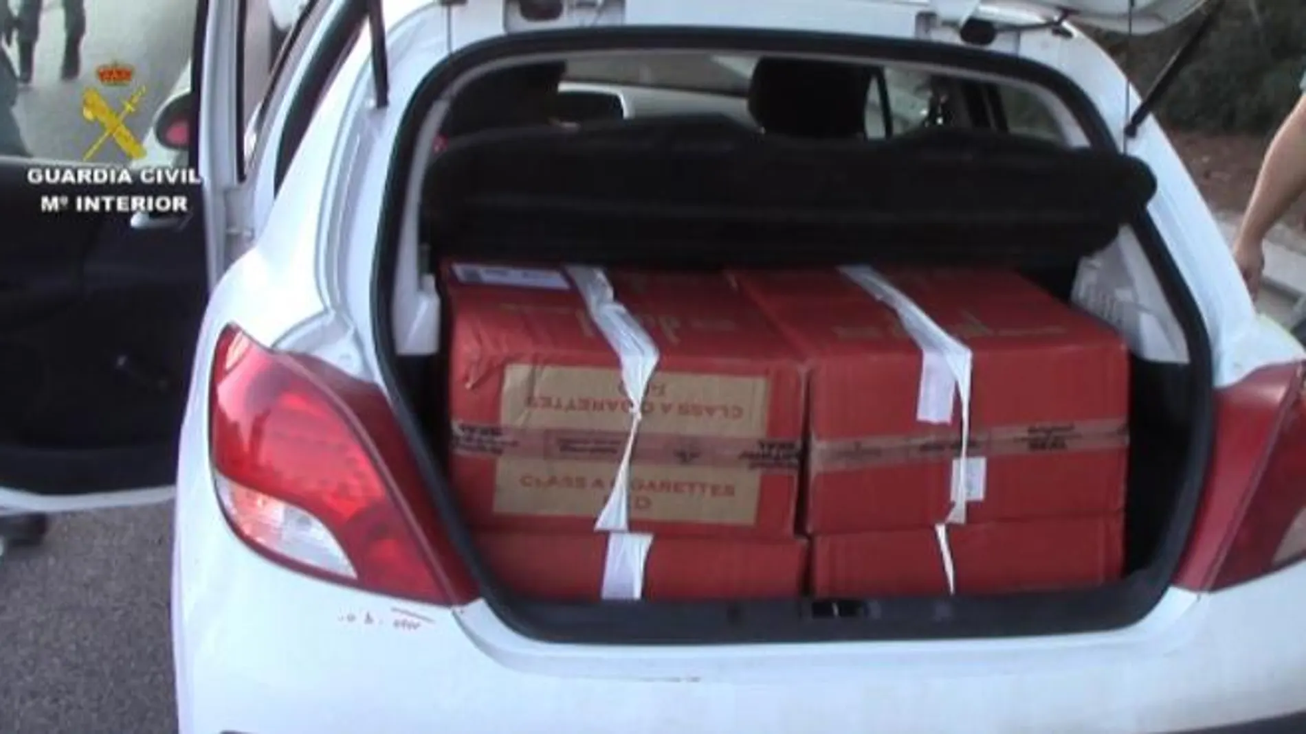 Incautadas 7.000 cajetillas de tabaco de contrabando en un control de carretera