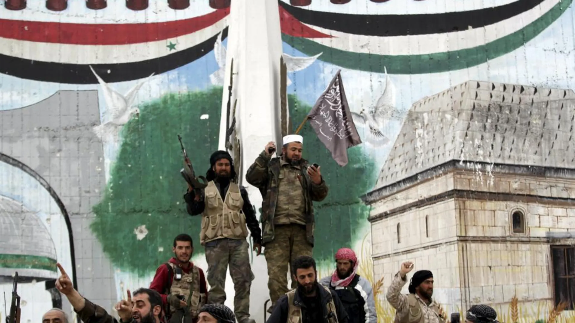 Rebeldes del Frente al Nusra, filial de Al Qaeda en Siria, en la ciudad de Idlib
