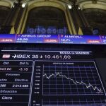 Vista de un panel de la bolsa de Madrid que refleja con el principal indicador de la Bolsa española, el IBEX 35