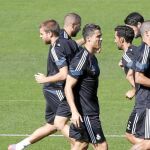 TODOS A UNA. Ancelotti quiere que con el paso de los partidos los futbolistas jueguen como un equipo