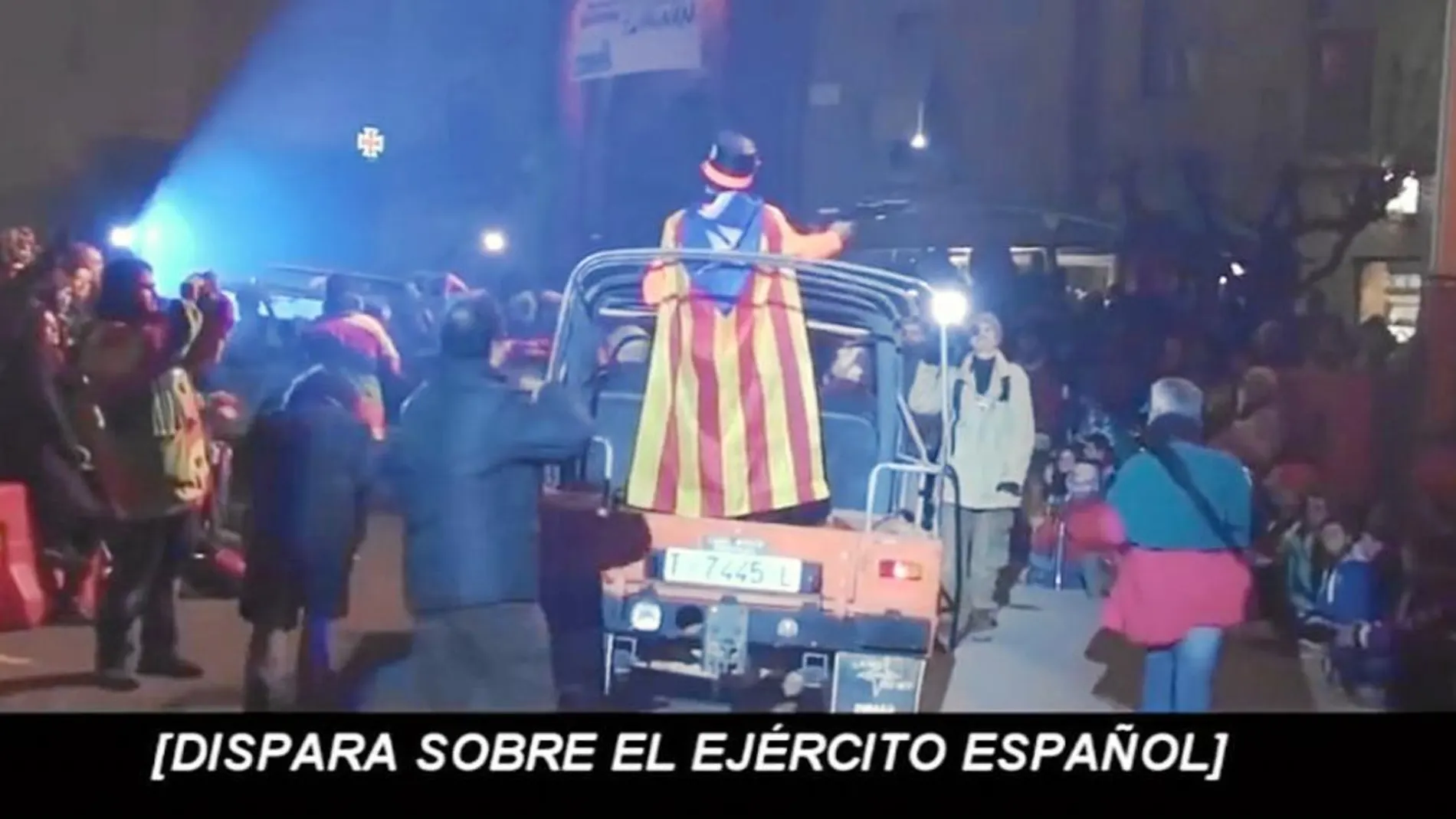 El rey del carnaval de Solsona simulaba tirotear a soldados españoles
