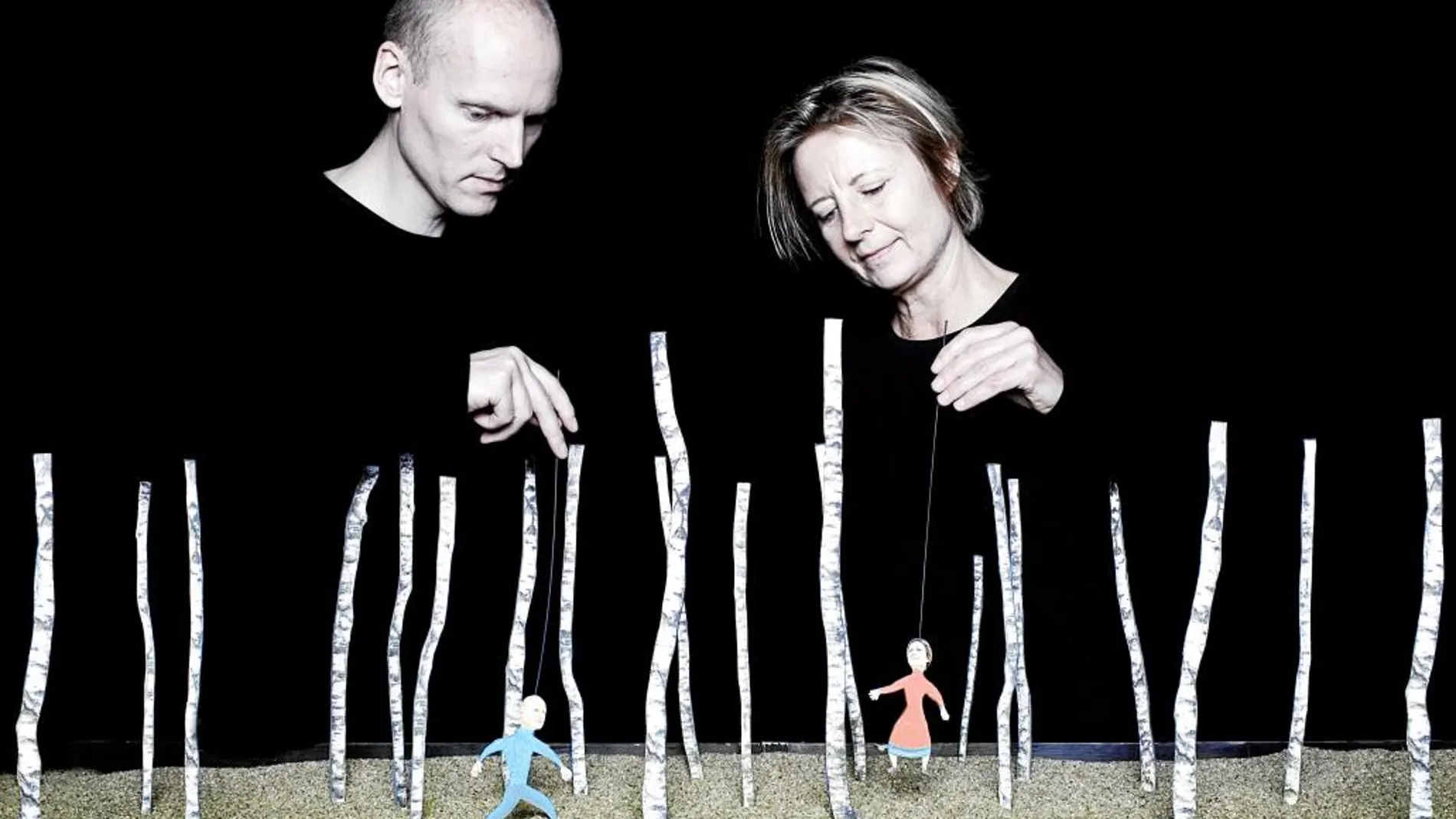 La compañía danesa Teater Refleksion estrena en España «Skabelse», donde mezclan títeres con proyecciones