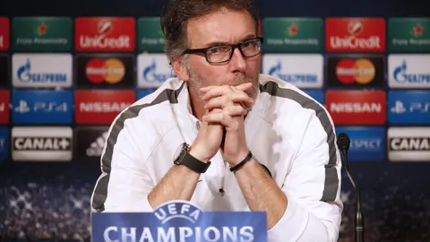 Laurent Blanc durante su etapa como entrenador del Valencia.