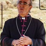 Álex Ángulo, caracterizado como obispo de Tarazona, durante el rodaje de "Bendita calamidad", la película en la que estaba trabajando y que ahora se ha paralizado.