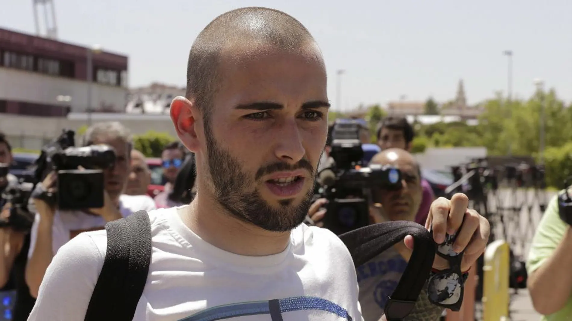 El extremo del Sevilla Aleix Vidal a su llegada a la Ciudad del Fútbol de Las Rozas, el pasado 1 de junio