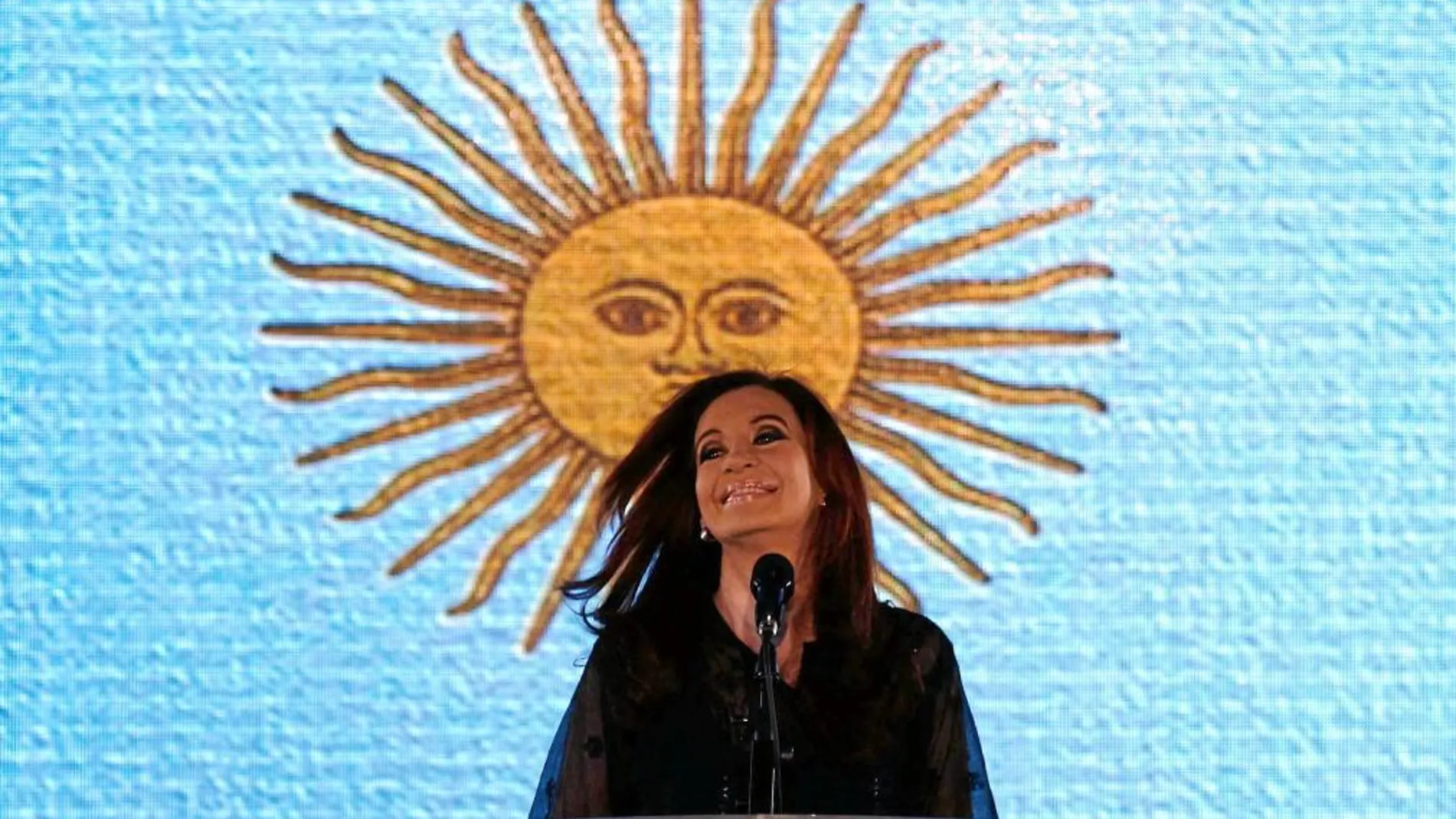 ¿FIN DE UNA ERA? Los analistas políticos y económicos se preguntan si Argentina y Kirchner sobrevivirán a la tormenta causada por la suspensión de pagos de mañana
