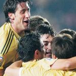 Los jugadores de la selección celebran el gol de Xabi Alonso