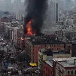  Decenas de heridos al derrumbarse un edificio de Nueva York tras una explosión