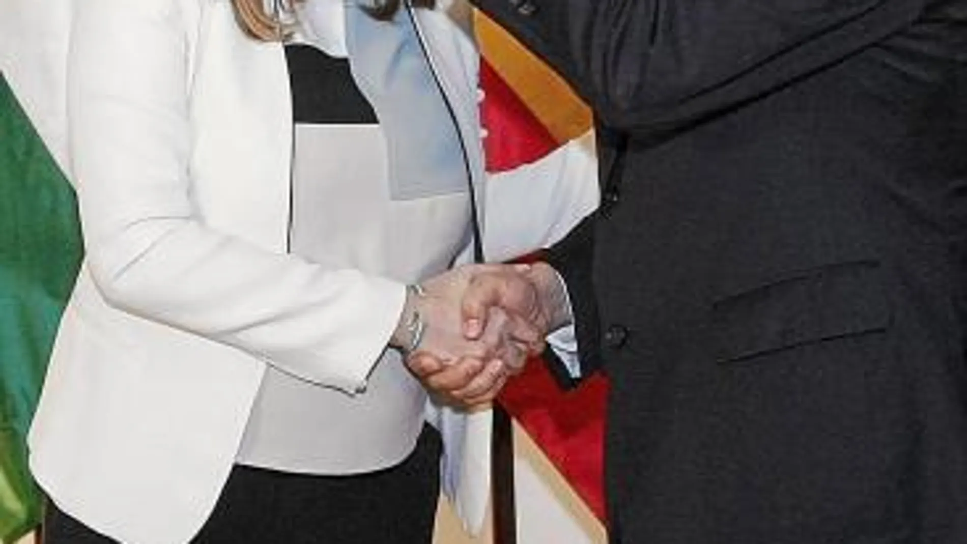 La líder del PSOE andaluz y candidata a la Presidencia de la Junta, Susana Díaz, junto al hombre de Albert Rivera en Andalucía, Juan Marín, en una imagen de las primeras conversaciones que ambas formaciones mantuvieron para la investidura de la socialista