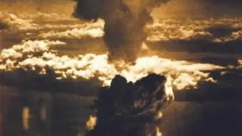 El hongo de la bomba de Hiroshima, lanzada sobre Japón en 1945