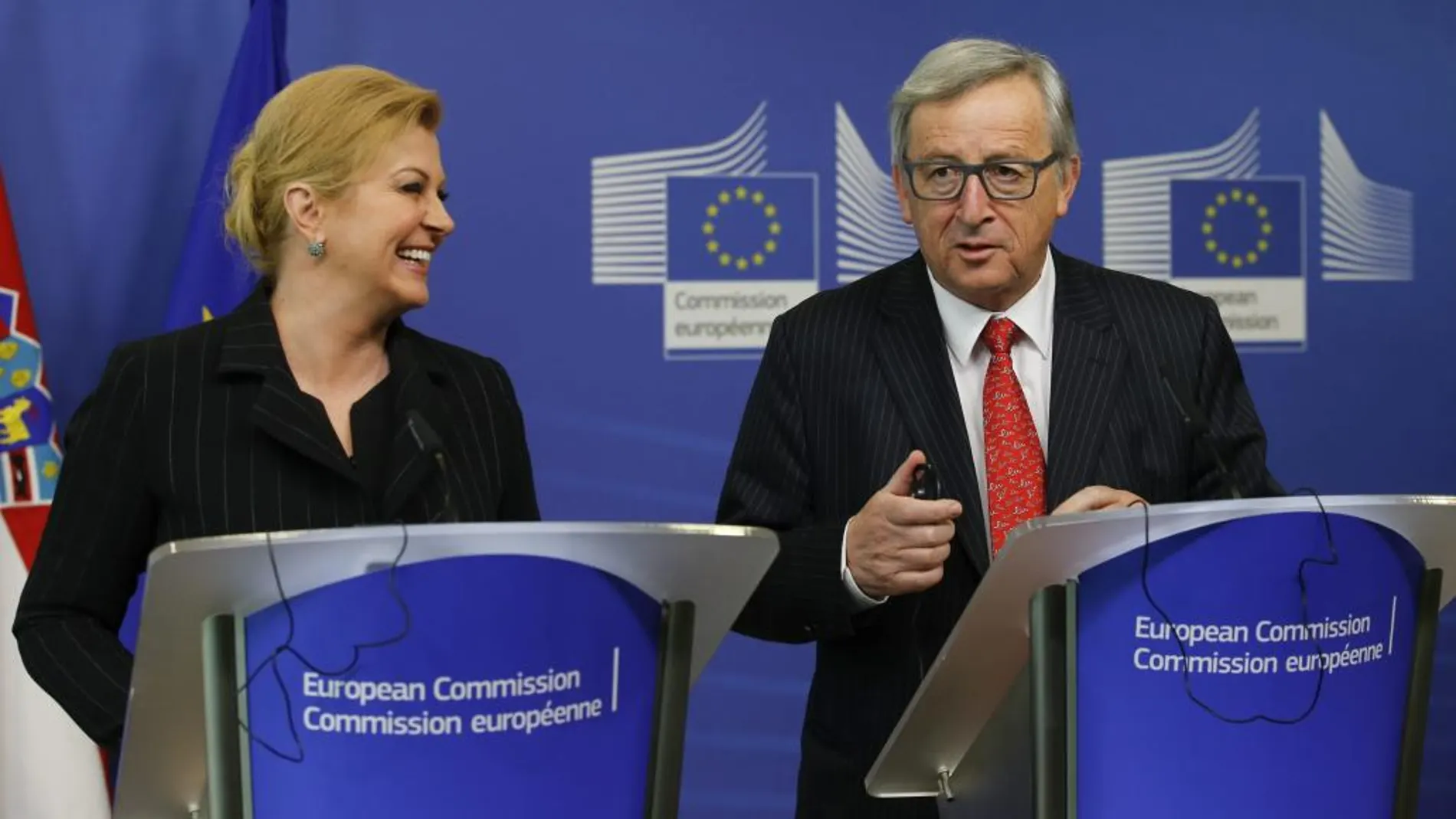 Jean-Claude Juncker y la presidenta croata, Kolinda Grabar-Kitarovic, hacen una declaración a la prensa tras concluir un encuentro en la Comisión Europea en Bruselas