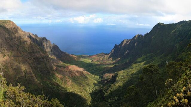Rescatan a 62 excursionistas atrapados en el valle de Kalalau en Hawái
