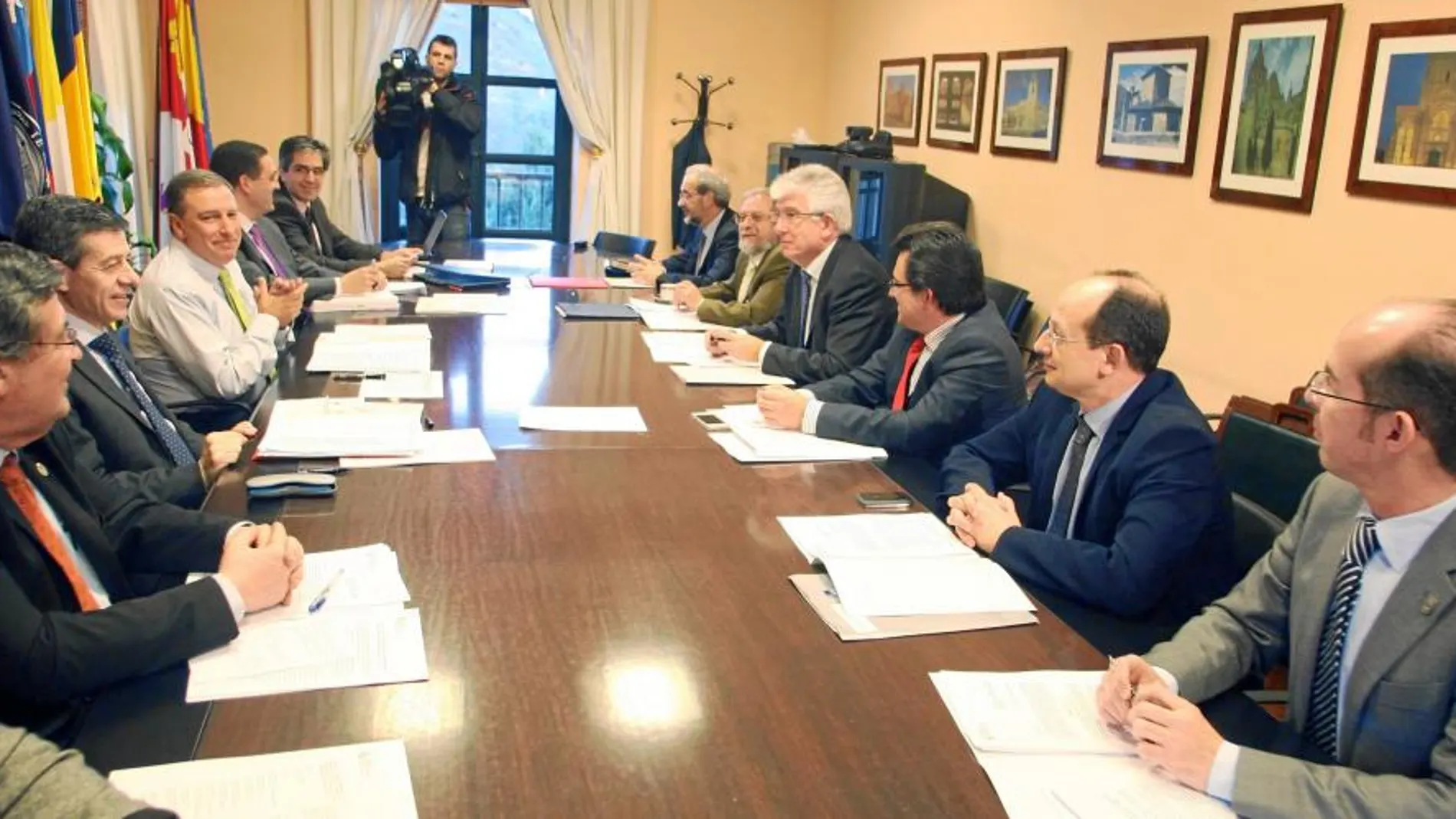 Juan José Mateos se reúne con los rectores en la Comisión Académica del Consejo de Universidades de Castilla y León