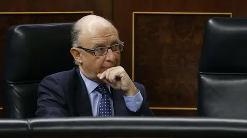 El ministro de Hacienda, Cristóbal Montoro, durante el pleno del congreso donde se aprueba de forma definitiva la reforma fiscal.
