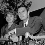 El actor Louis Jourdan con su mujer Berthe Fredrique