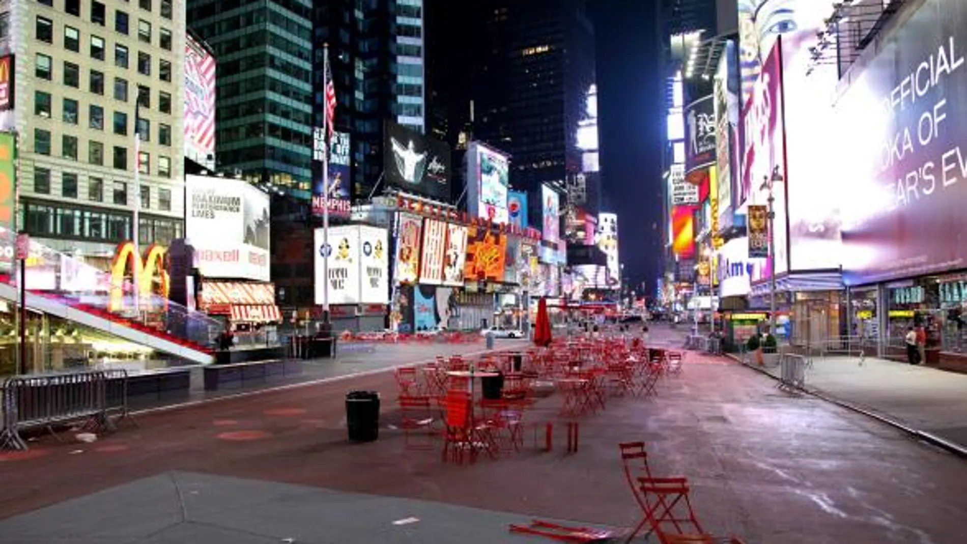 Un coche cargado de explosivos obliga a evacuar Times Square