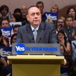 El primer ministro escocés, Alex Salmond, pronuncia su discurso final previo al referéndum de independencia, durante un acto en Perth