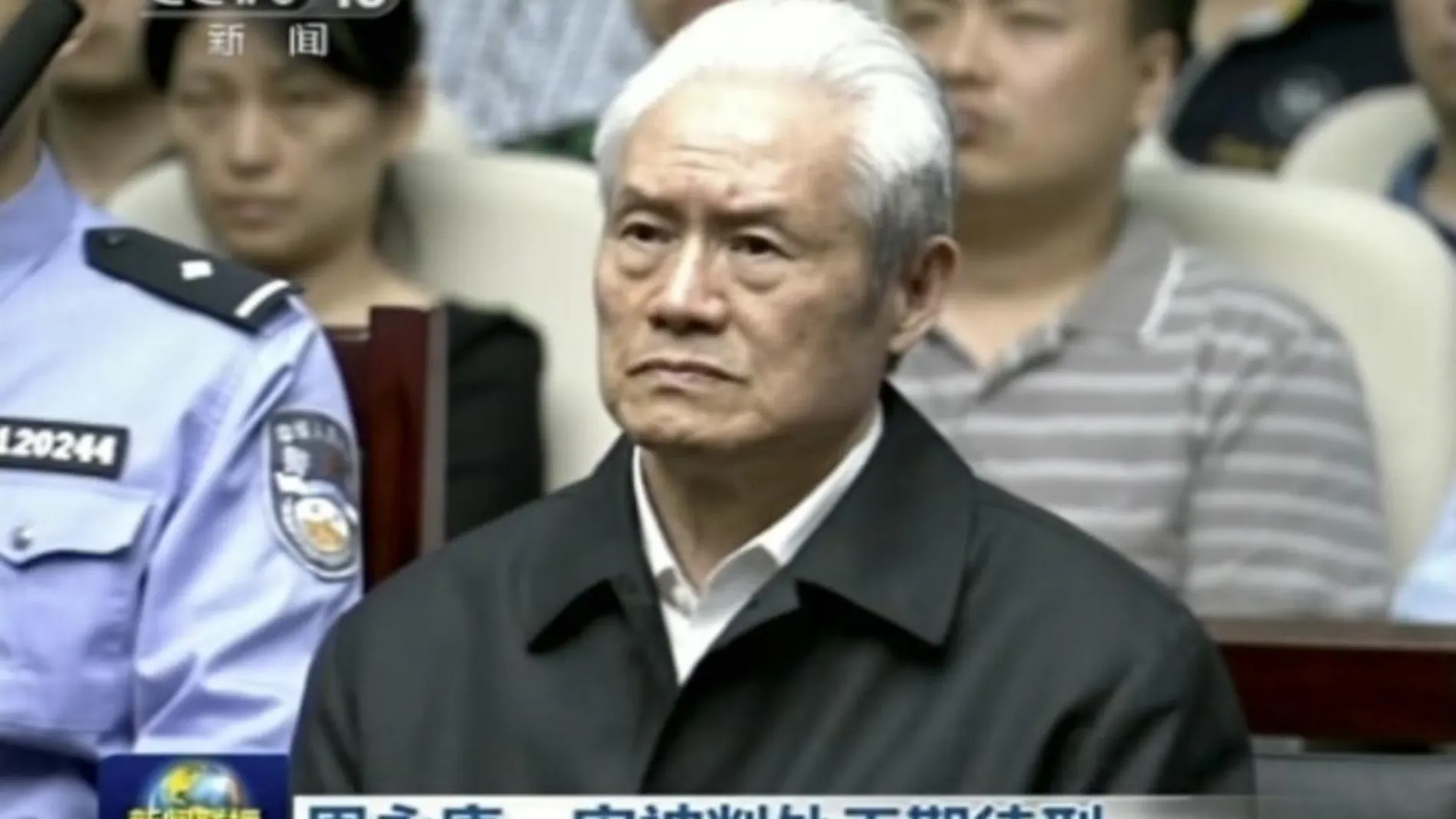 Imagen de vídeo de Zhou Yongkang durante el juicio