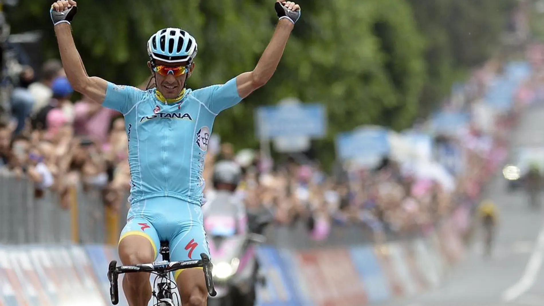 Alberto Contador retiene la maglia rosa una jornada más.
