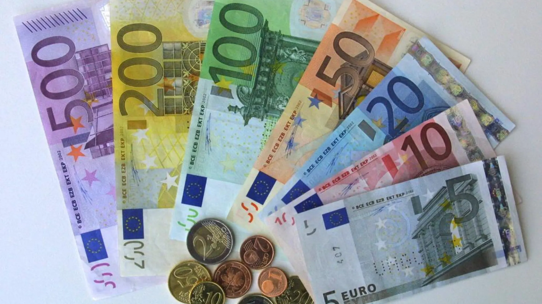 El euro se hunde a mínimos desde abril de 2003 frente al dólar