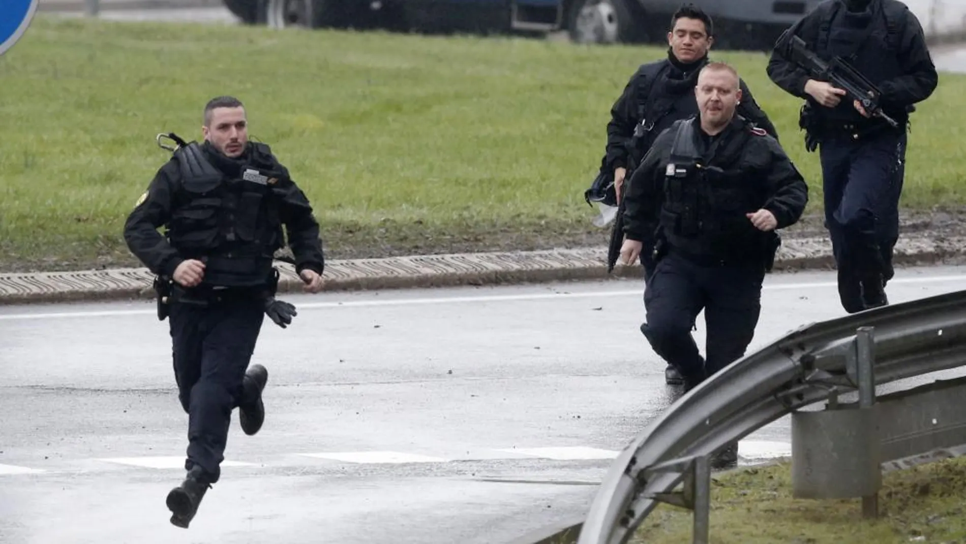 Imagen de archivo de agentes de la policía francesa