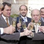 Felip Puig (en el centro) fue consejero de Obras Públicas con Pujol (derecha); a la izquierda Artur Mas