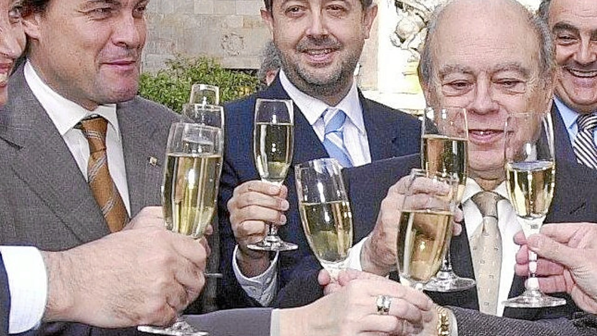 Felip Puig (en el centro) fue consejero de Obras Públicas con Pujol (derecha); a la izquierda Artur Mas