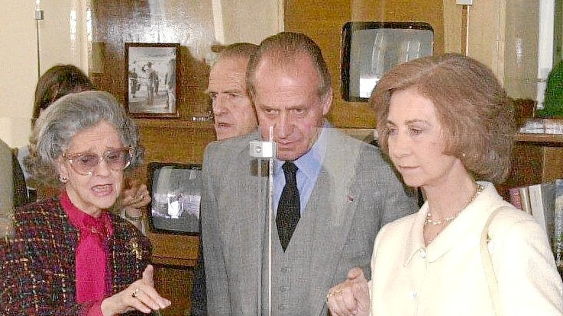 Fabiola junto a los Reyes Juan Carlos y Sofía durante una visita a Bélgica en 2001