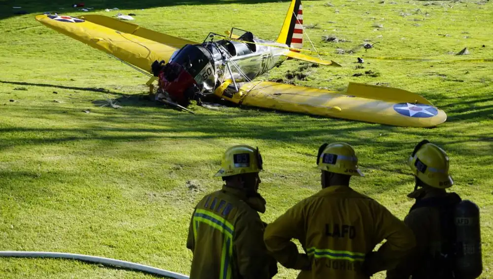 Harrison Ford ha esttrellado la avioneta que pilotaba en un campo de golf en un campo de gol cerca al aeropuerto Santa Mónica, en Venice, California