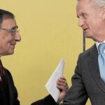 Morenés, con Leon Panetta, ayer, en Madrid