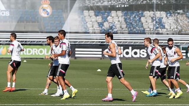 El Madrid se entrenó esta mañana por última vez antes del amistoso de mañana contra la Fiorentina
