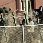 Imagen de archivo de uno de los intentos de asalto a la valla de Melilla.