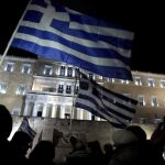 Vista de la manifestación a las puertas del parlamento griego para apoyar la posición del Gobierno en las negociaciones que se celebran y en Bruselas en el marco del Eurogrupo
