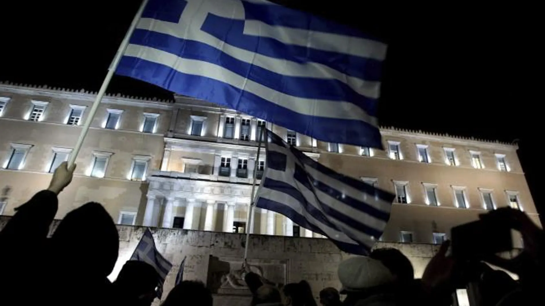 Vista de la manifestación a las puertas del parlamento griego para apoyar la posición del Gobierno en las negociaciones que se celebran y en Bruselas en el marco del Eurogrupo