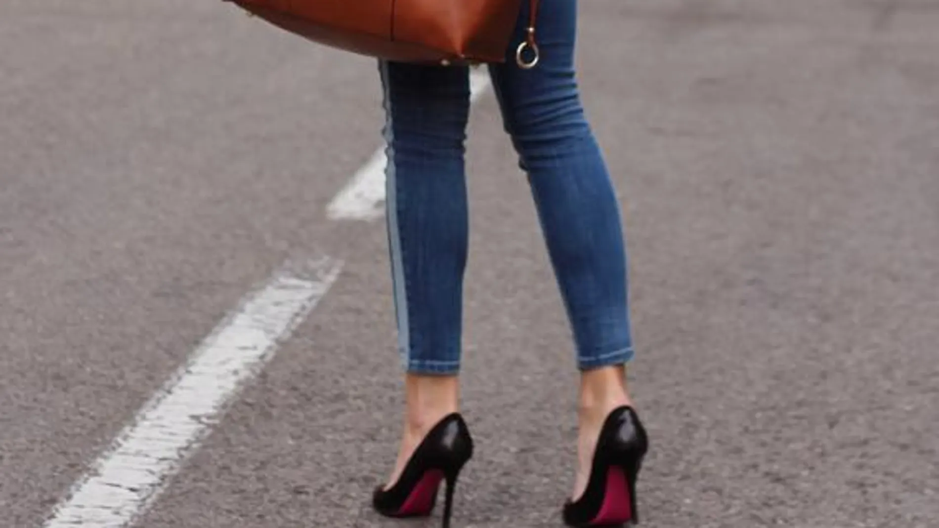 Jeans y stilettos, el look perfecto para las celebs