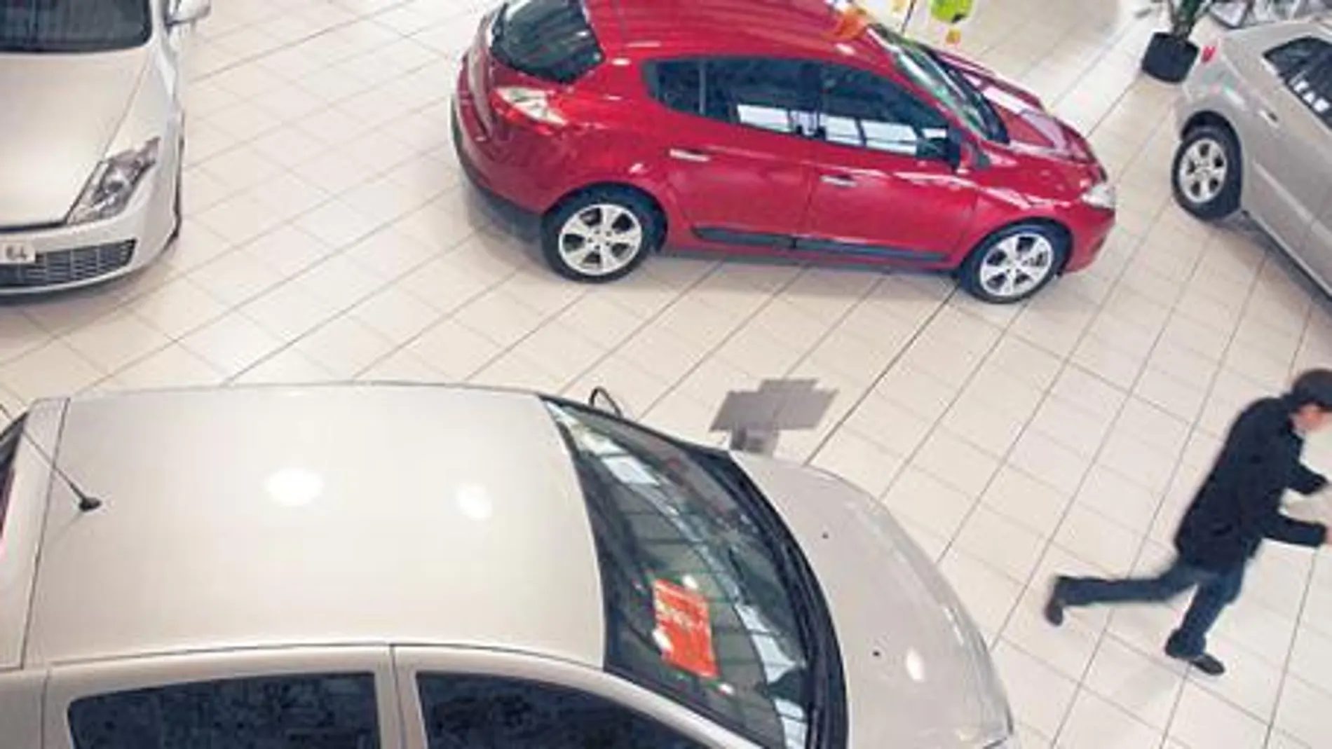 PP y PSOE defienden las ayudas directas para la compra de coches