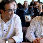 El secretario general de CDC, Artur Mas (d) y el número dos del partido, Josep Rull (i) durante el Consejo Nacional del partido celebrado hoy en Bellaterra (Barcelona).