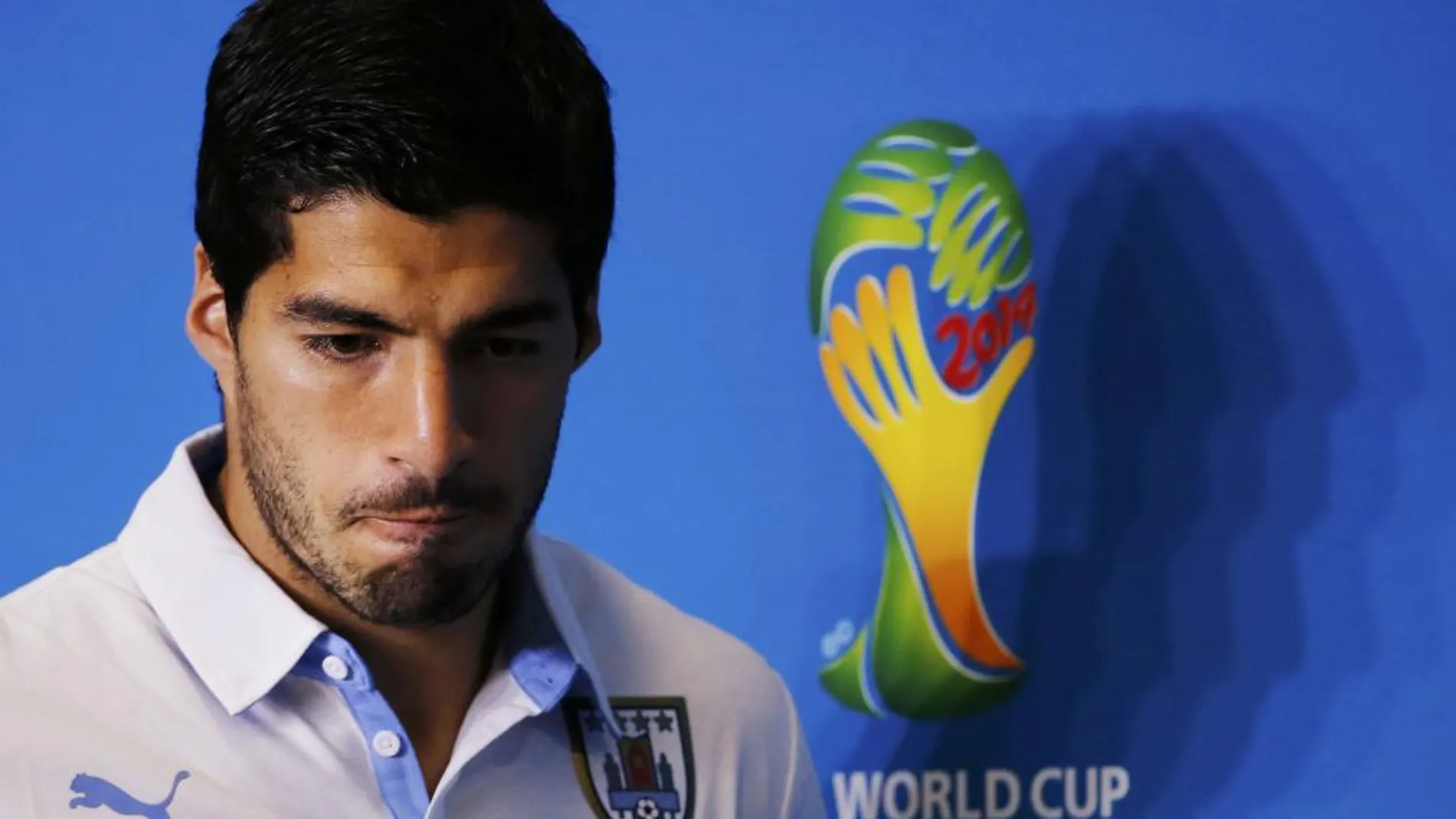 Luis Suárez cumple una sanción de 4 meses alejado de los campos de fútbol.