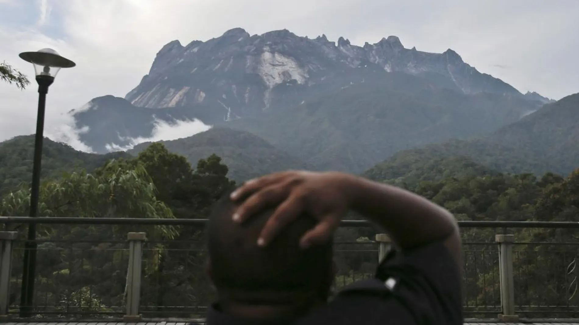 Un seísmo sacudió el pasado viernes el monte Kinabalu, en la isla de Borneo