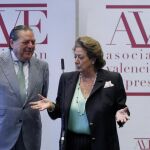 La alcaldesa de Valencia y candidata a la reelección, Rita Barberá, se reúne con la junta directiva de la Asociación Valenciana de Empresarios