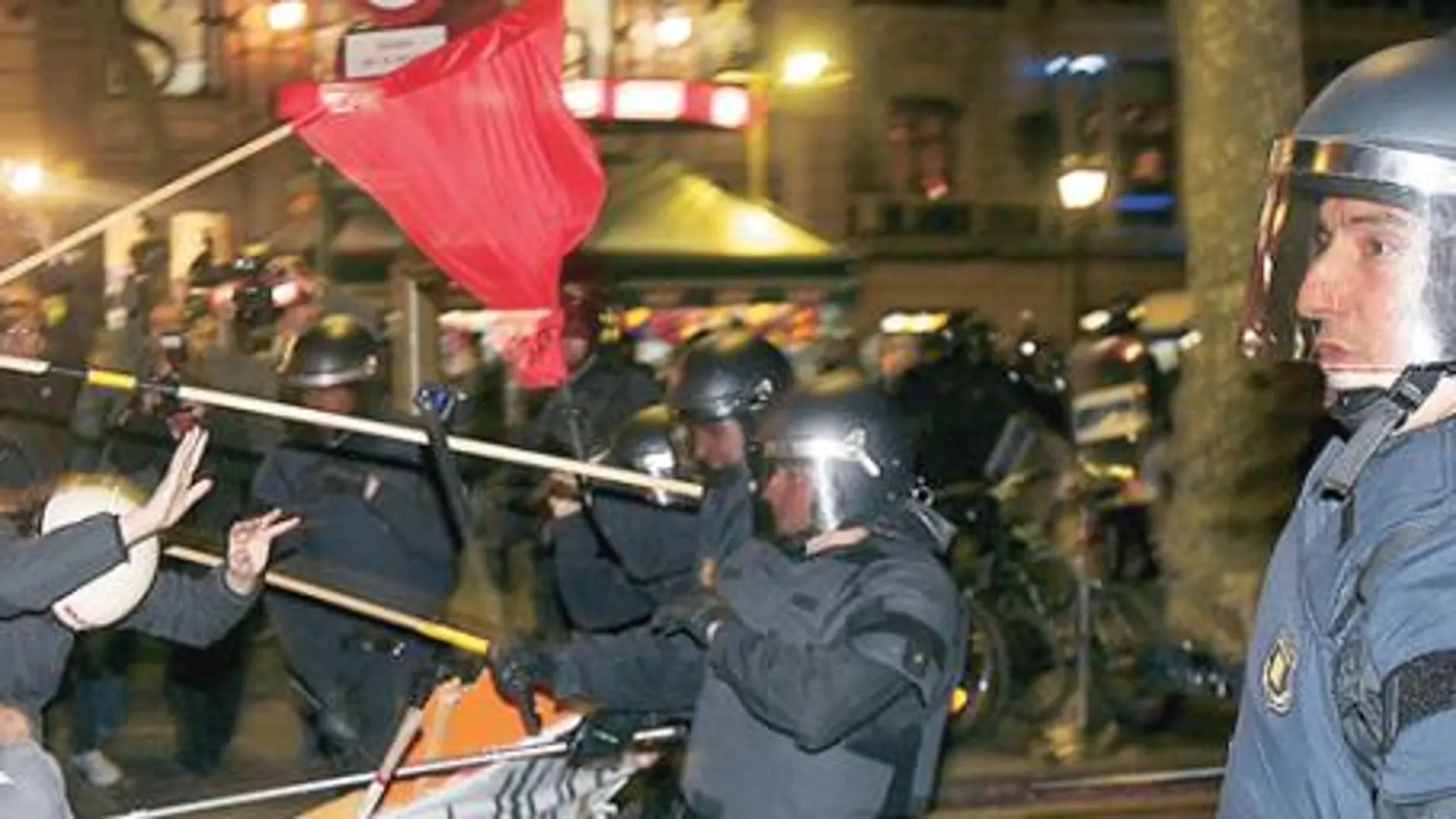 Los antidisturbios de los Mossos deberán ir identificados por decreto