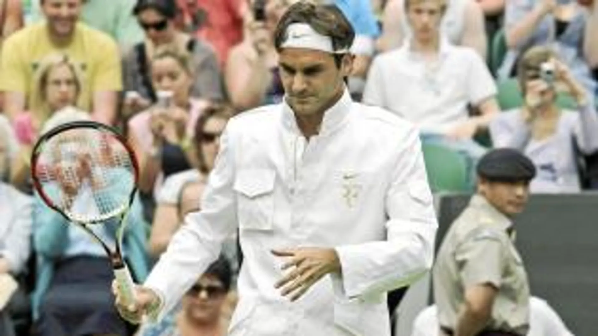 Federer debuta con victoria