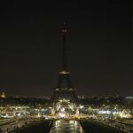 La Torre Eiffel, sin luz durante la Hora del Planeta del pasado año