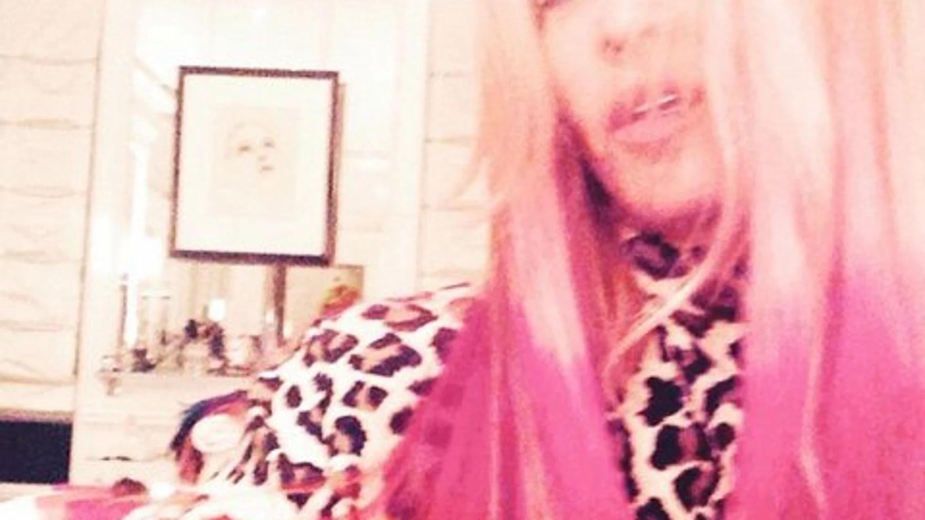 Madonna cambia de look y se tiñe el pelo de rosa